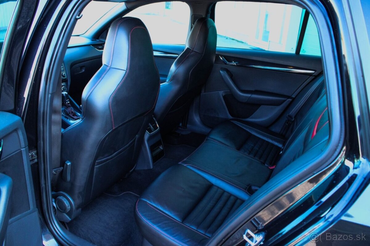 Škoda Octavia Combi 2.0 TDI RS DSG - 16