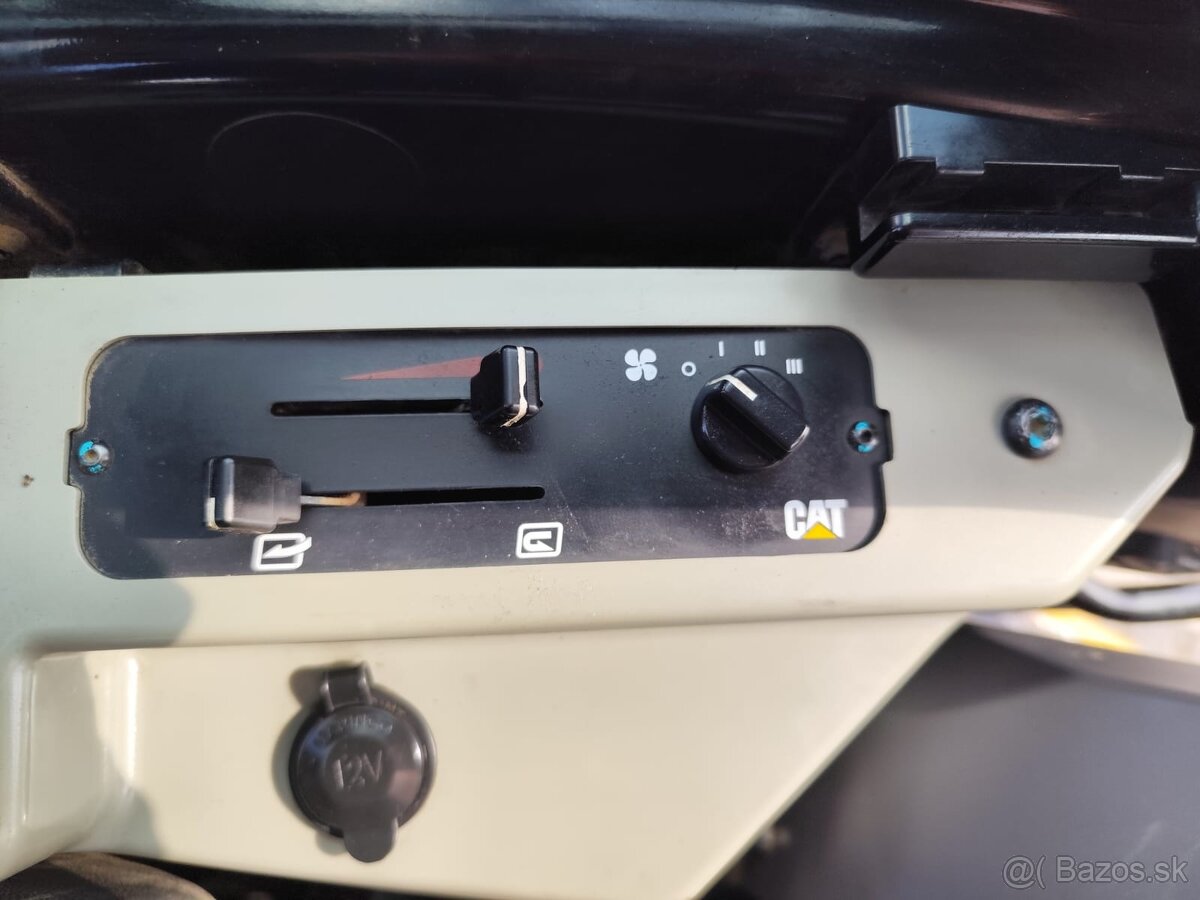 Bager Caterpillar 303.5. + hydraulická svahovačka. - 16