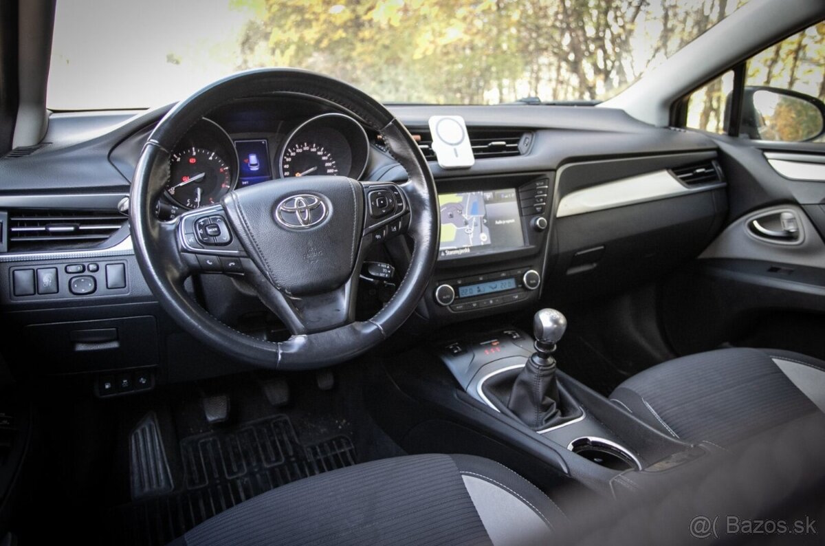 TOYOTA AVENSIS Combi 2.0 105kW 2017 - 16