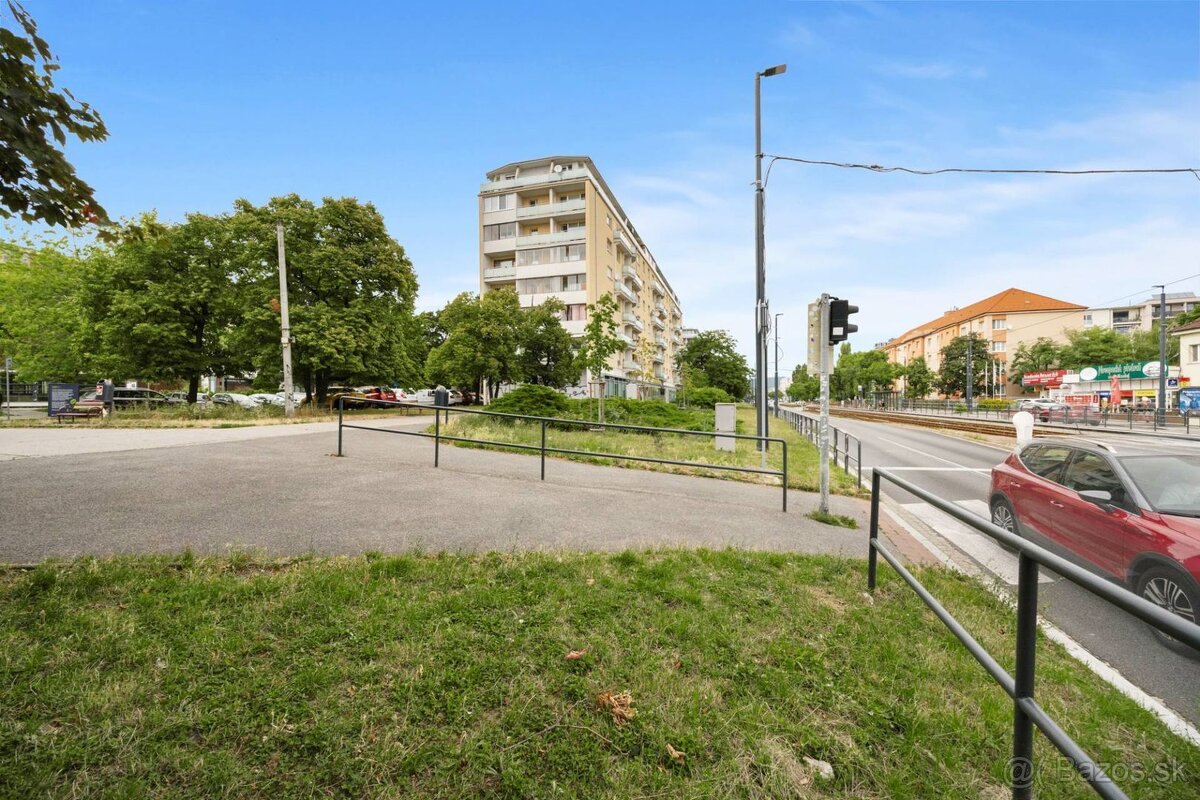 REZERVOVANÉ : Priestranný 2 izbový byt s perfektným výhľadom - 16