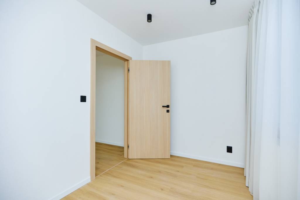 NOVOREKONŠTRUOVANÝ 4 - IZBOVÝ BYT , UL. HUMENSKÁ, TERASA - 16