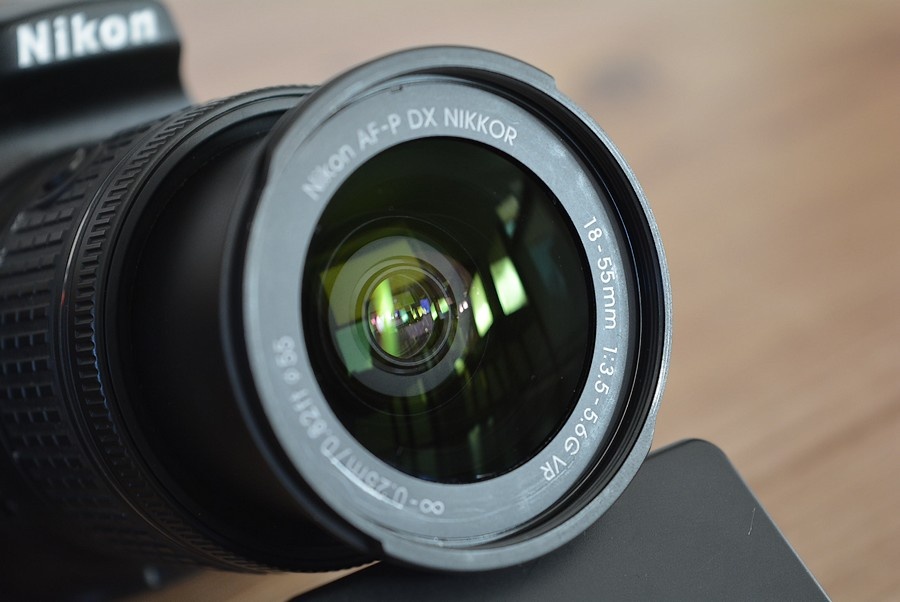 Nikon D5600 wifi BT - dotyk.dis. - VR objektiv AF-P 13tis.sn - 16