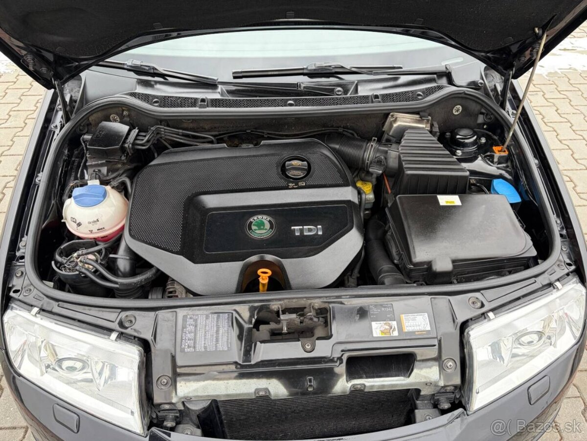 Škoda Fabia 1.9 TDi 96kw RS serviska - 16