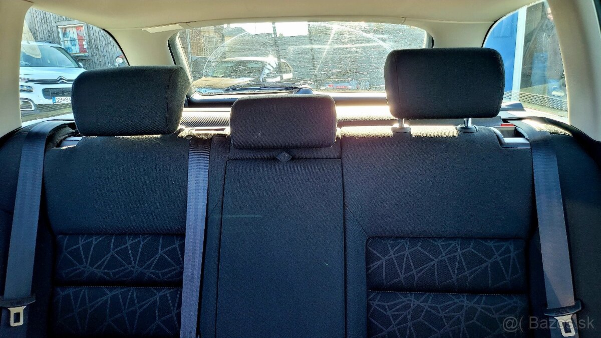 Škoda Octavia Combi 1.6 MPi Tour II benzín - 16