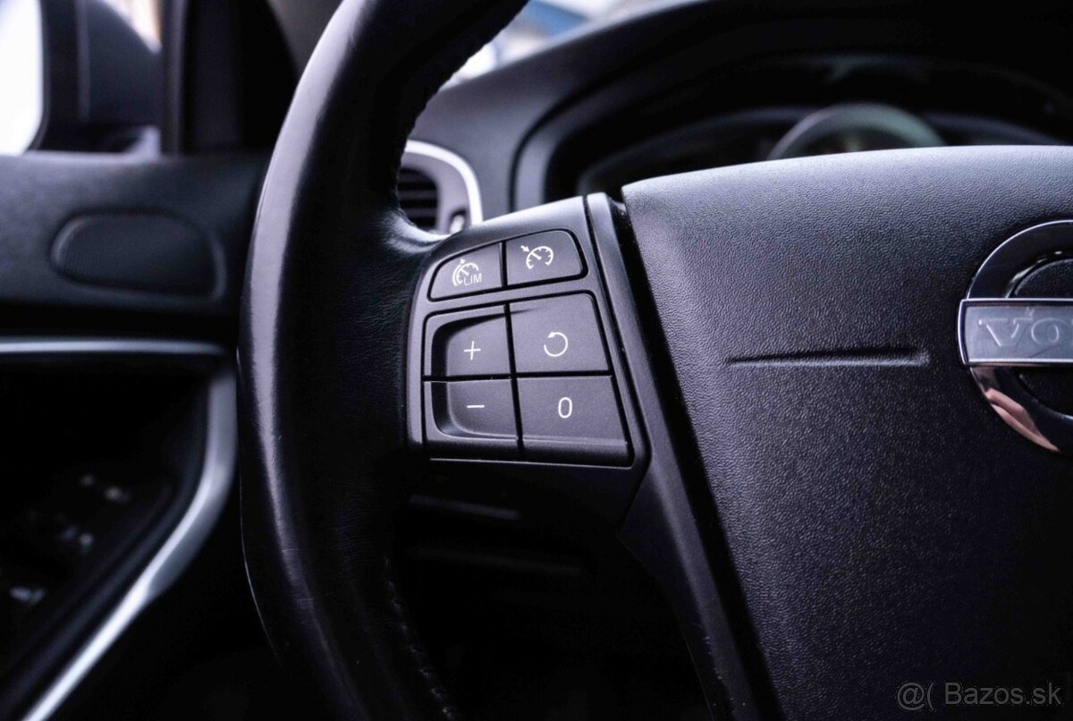 Volvo V40 T2 1.6L Momentum - 16