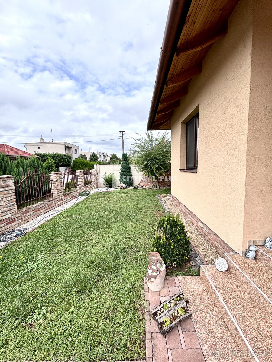 Ponúkame Vám na predaj 5 izbový rodinný dom v obci Bajč - 16