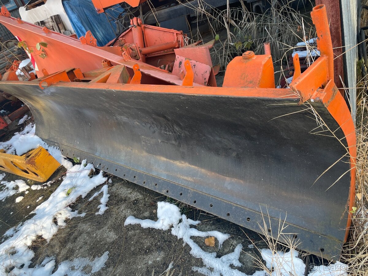 Tatra T 815 sypač s pluhom a zároveň sklápač S2 - 16