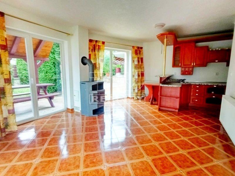 TUreality ponúka na predaj krásny rodinný dom vo Veľkej... - 16