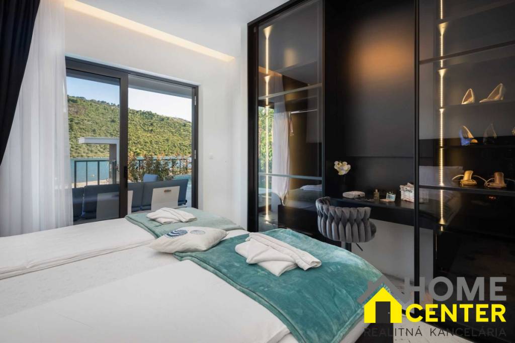 NA PREDAJ novo postavená VILA /200 m2/ pri mori, Rogoznica - 16