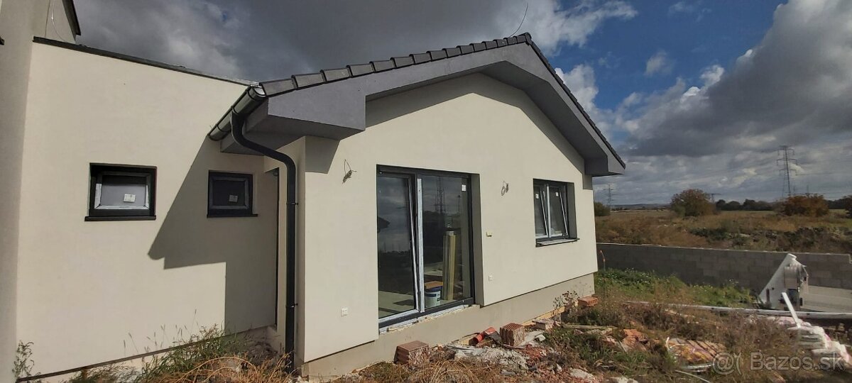 NOVÁ RODINNÁ VILA S GARÁŽOU PRE 2 AUTÁ - 16