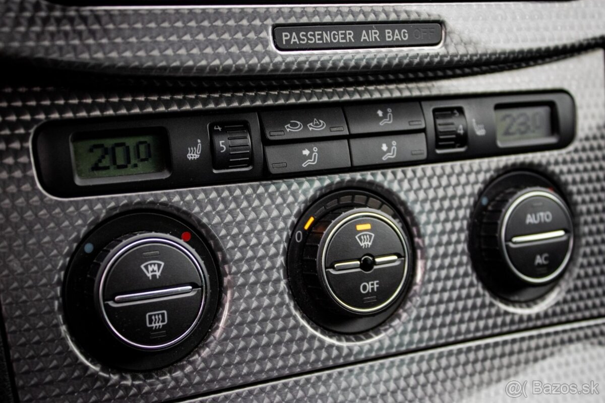 Volkswagen Passat Variant 3.2 V6 4Motion DSG - 16