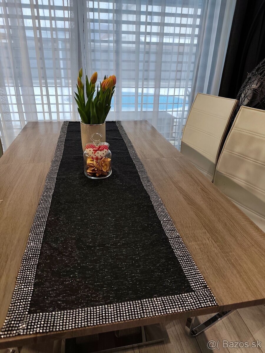 Jedálenský stôl - 16