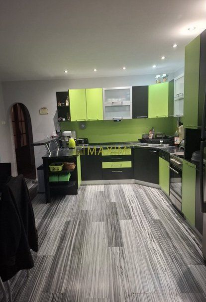 Veľkopriestorový dvojgeneračný 6 izbový dom s potenciálom – - 16