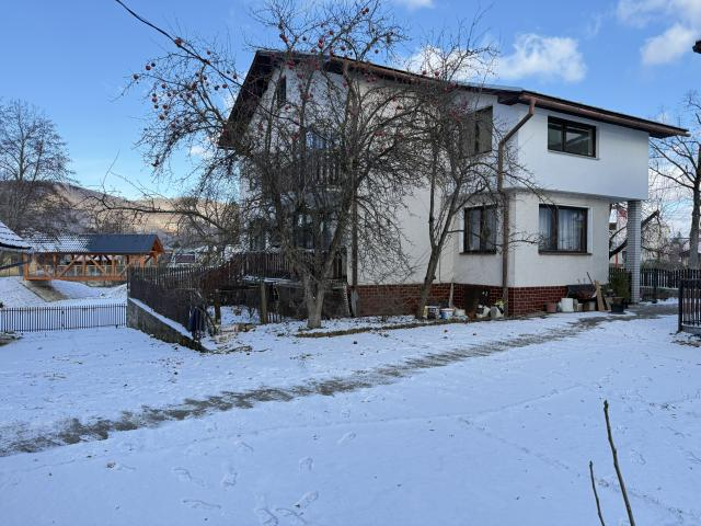 Na predaj RODINNÝ DOM v centre obce Konská - 16