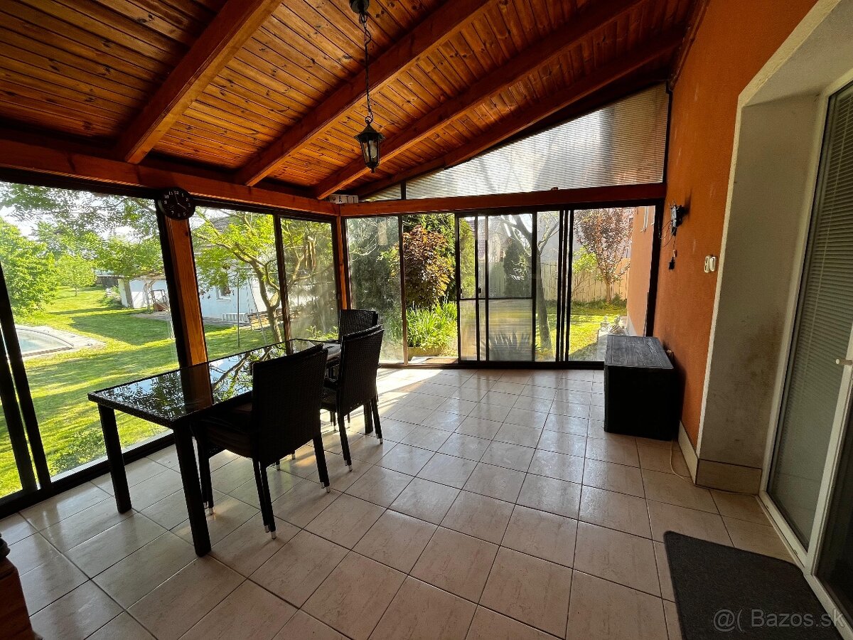 PREDAJ : Rodinný dom s bazénom - 16