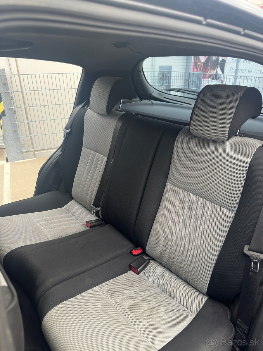 Alfa Romeo 147 1.9JTDM - 16