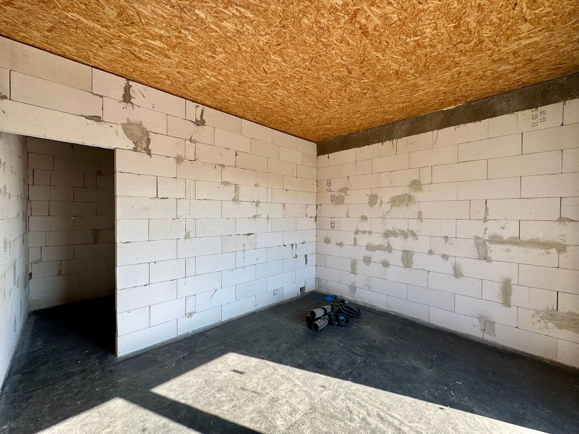 BENIAKOVCE - 4 IZBOVÝ PEKNÝ RD 107 M2 S TERASOU, HRUBÁ STAVB - 16