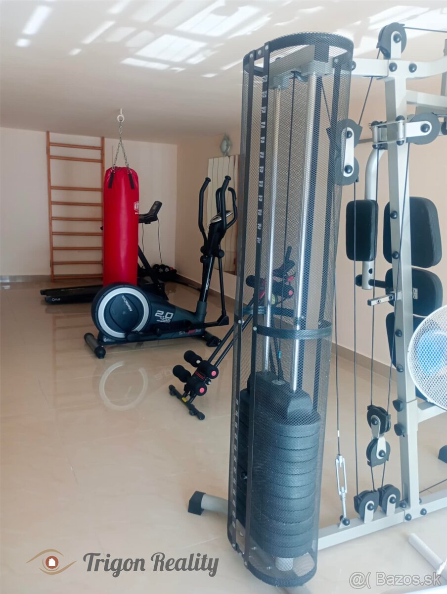 Rodinný dom s netradičným interiérom - KOMÁRNO - 16