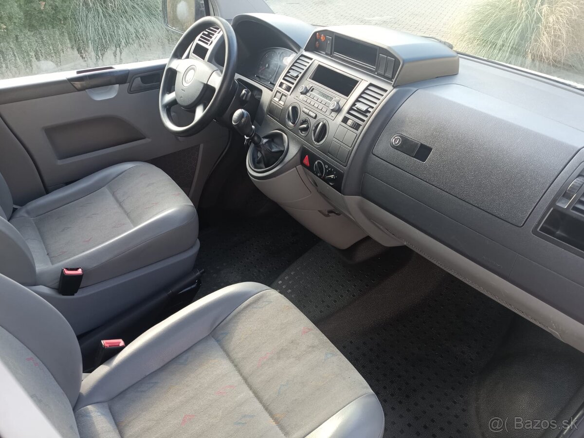 VOLKSWAGEN TRANSPORTER T5 - 9 miestny - 16
