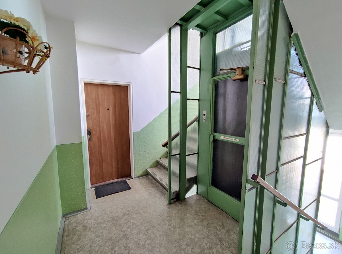 Na prenájom 4-izbový nezariadený byt po celkovej rekonštrukc - 16