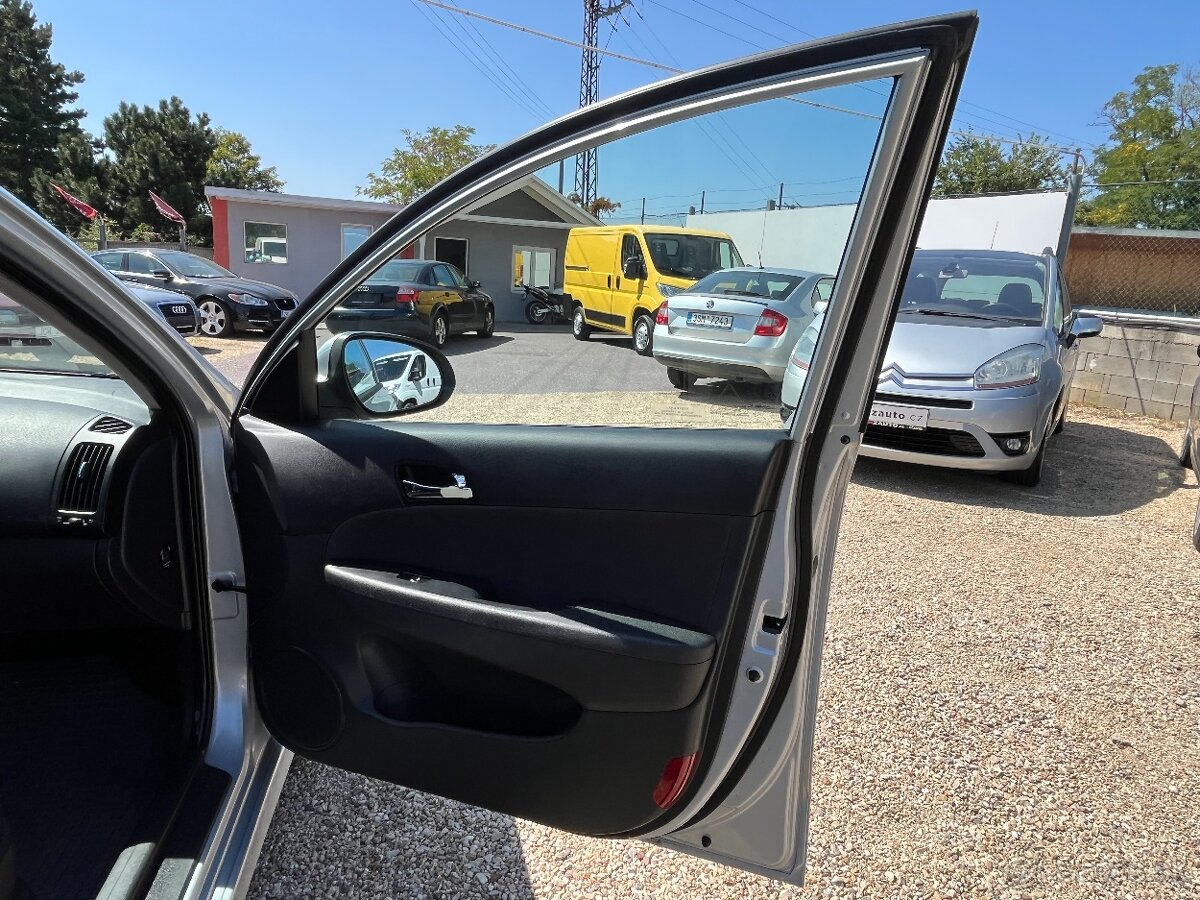 Hyundai i30 1.6CRDi 66kw - 16