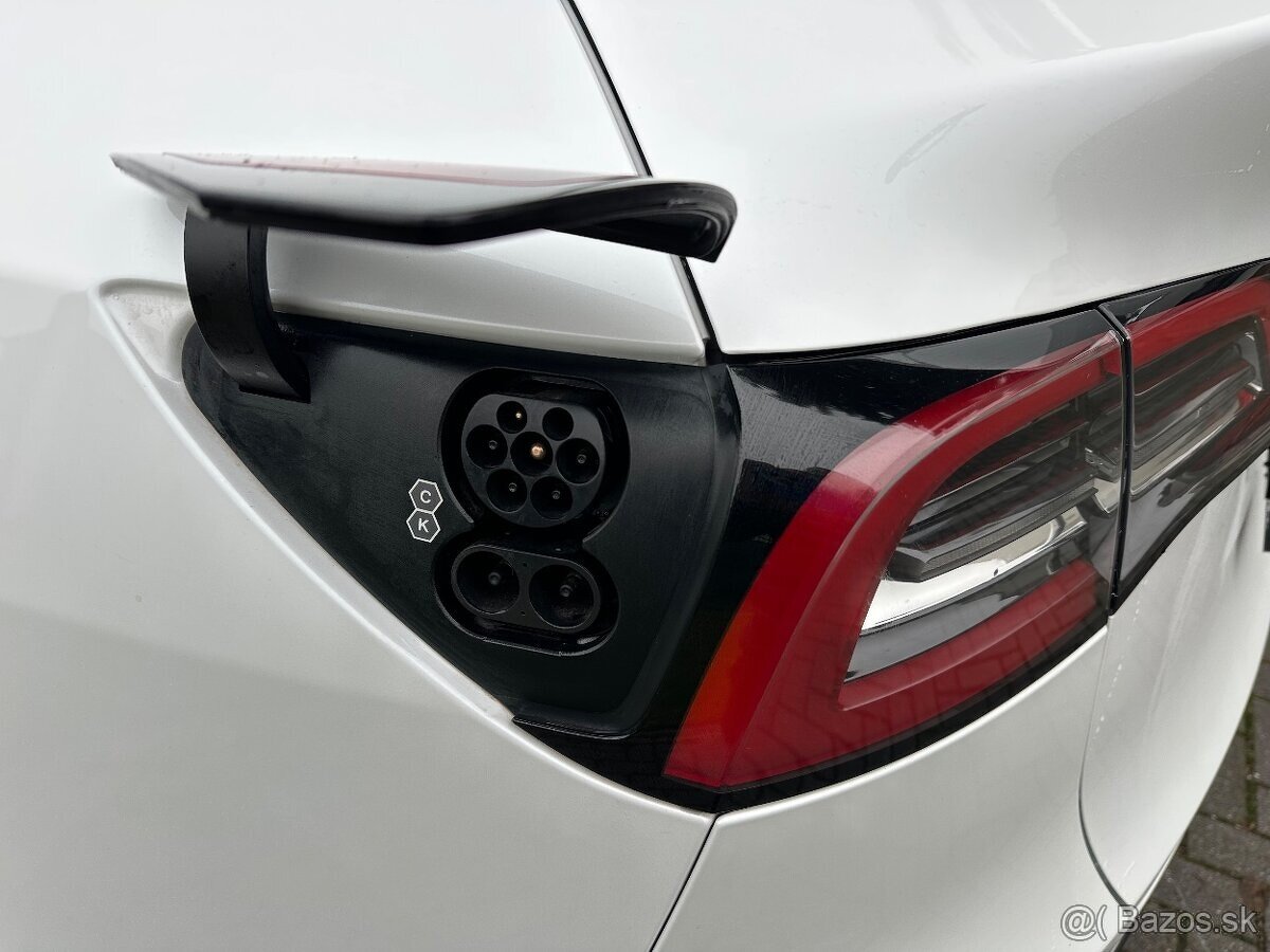 Tesla Model Y Dual Motor LongRange 75kWh 514 k pohon 4x4 - 16