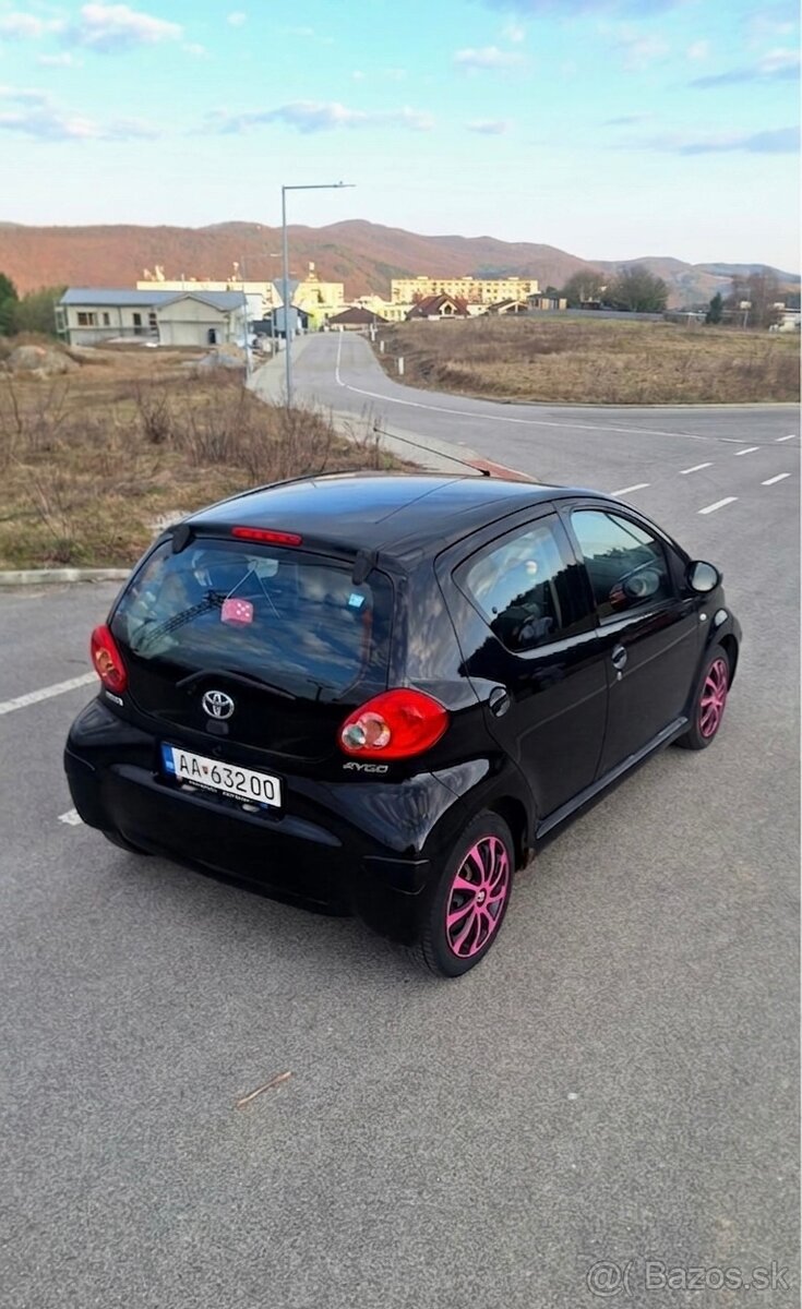 Toyota Aygo 1.0 benzín 2007 - 16