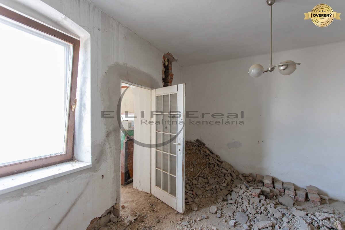 NA PREDAJ starší 3-izbový rodinný dom v Lábe - pôvodný stav - 16