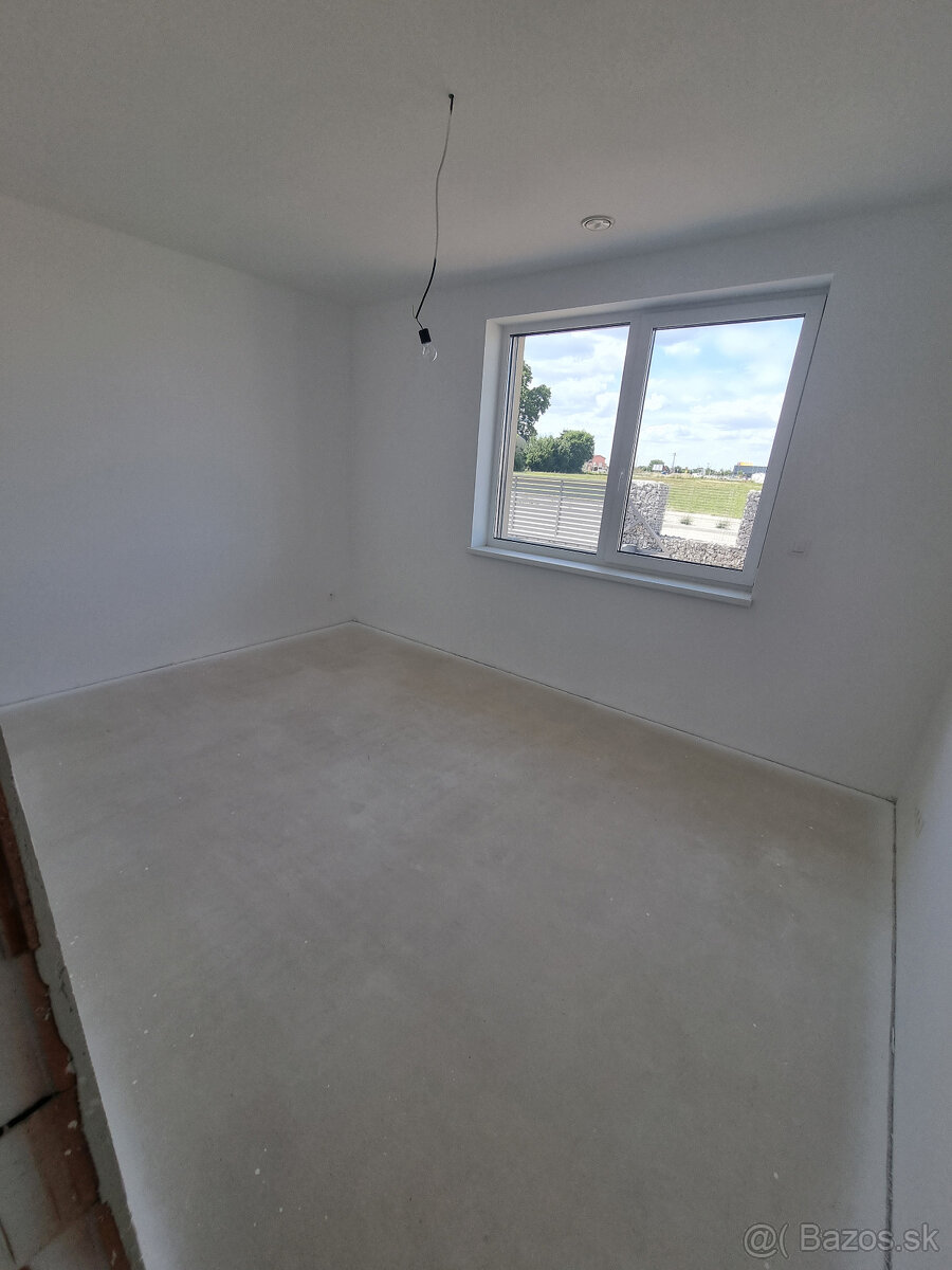 Skolaudovaný RD Za Kaplnkou Prúdy Sereď - 16