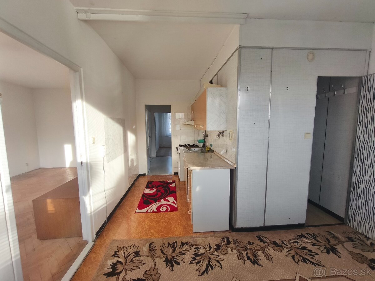 PREDAJ 3,5- izbový byt v centre mesta - 16