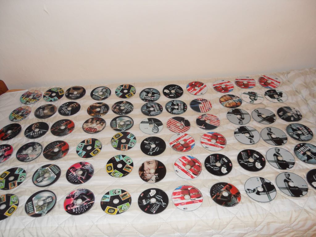 233dvd serialy+200dvd 18+ videa - 16