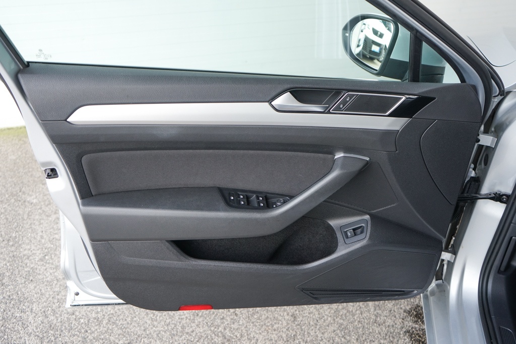 420- Volkswagen, Passat Variant, 2015, nafta, 2.0 TDI,110kw - 16