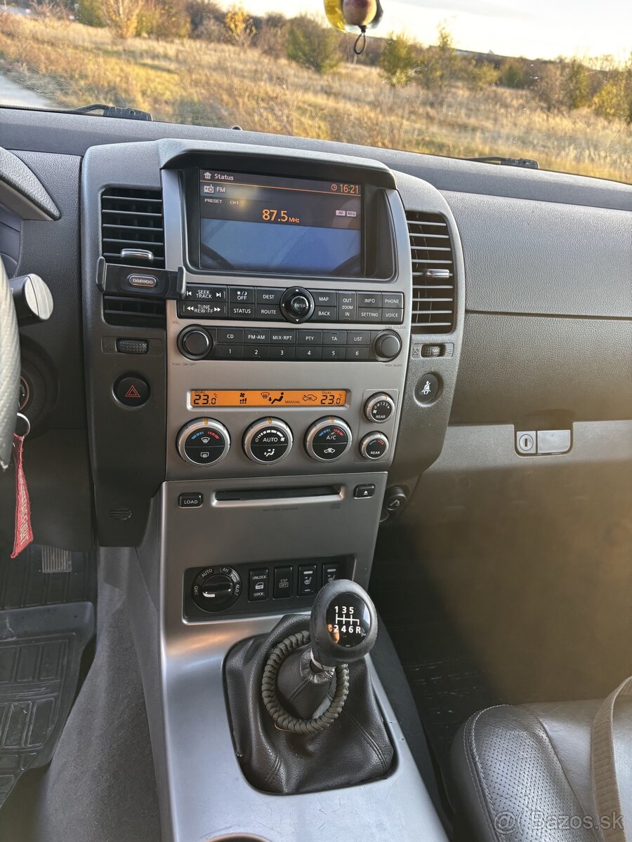 Nissan Pathfinder - 16