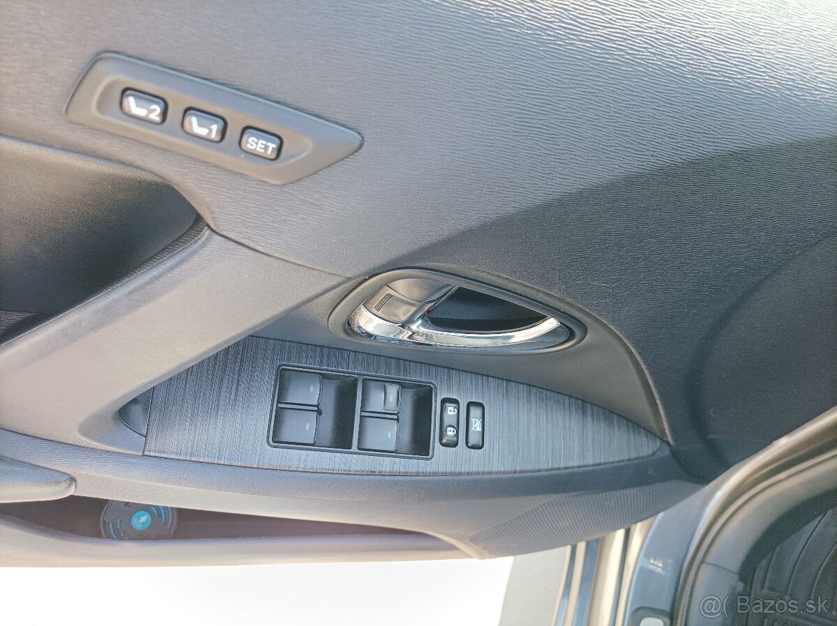 Predám Toyota Avensis - 16