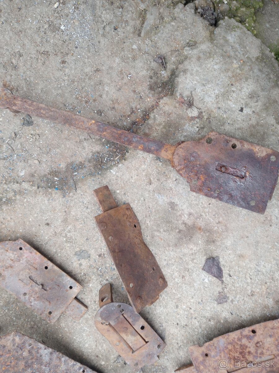 Olejničky.kopyto.nadoby.zamky - 16