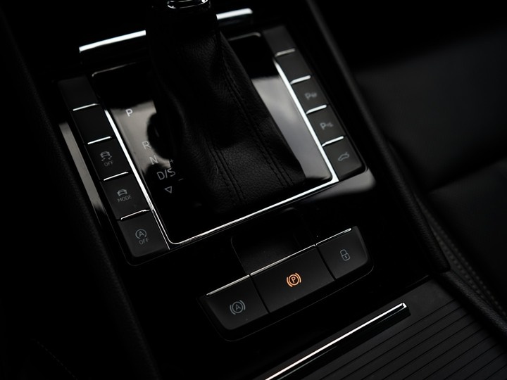 Škoda Superb Combi 2.0 TDI SCR L&K DSG - 16