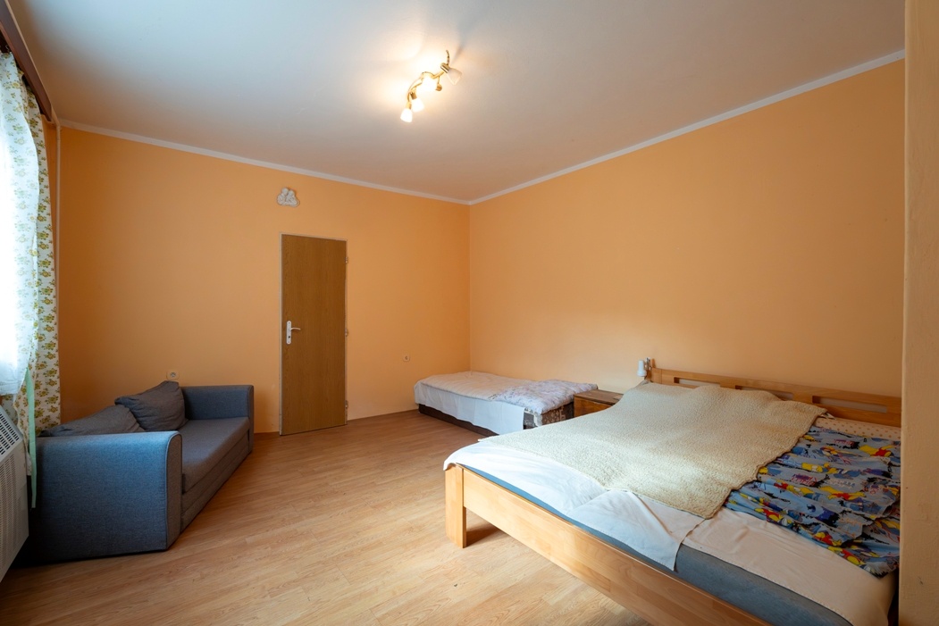 REZERVOVANÉ - RODINNÝ DOM S VEĽKÝM POZEMKOM V OBCI BELUŠA - 16