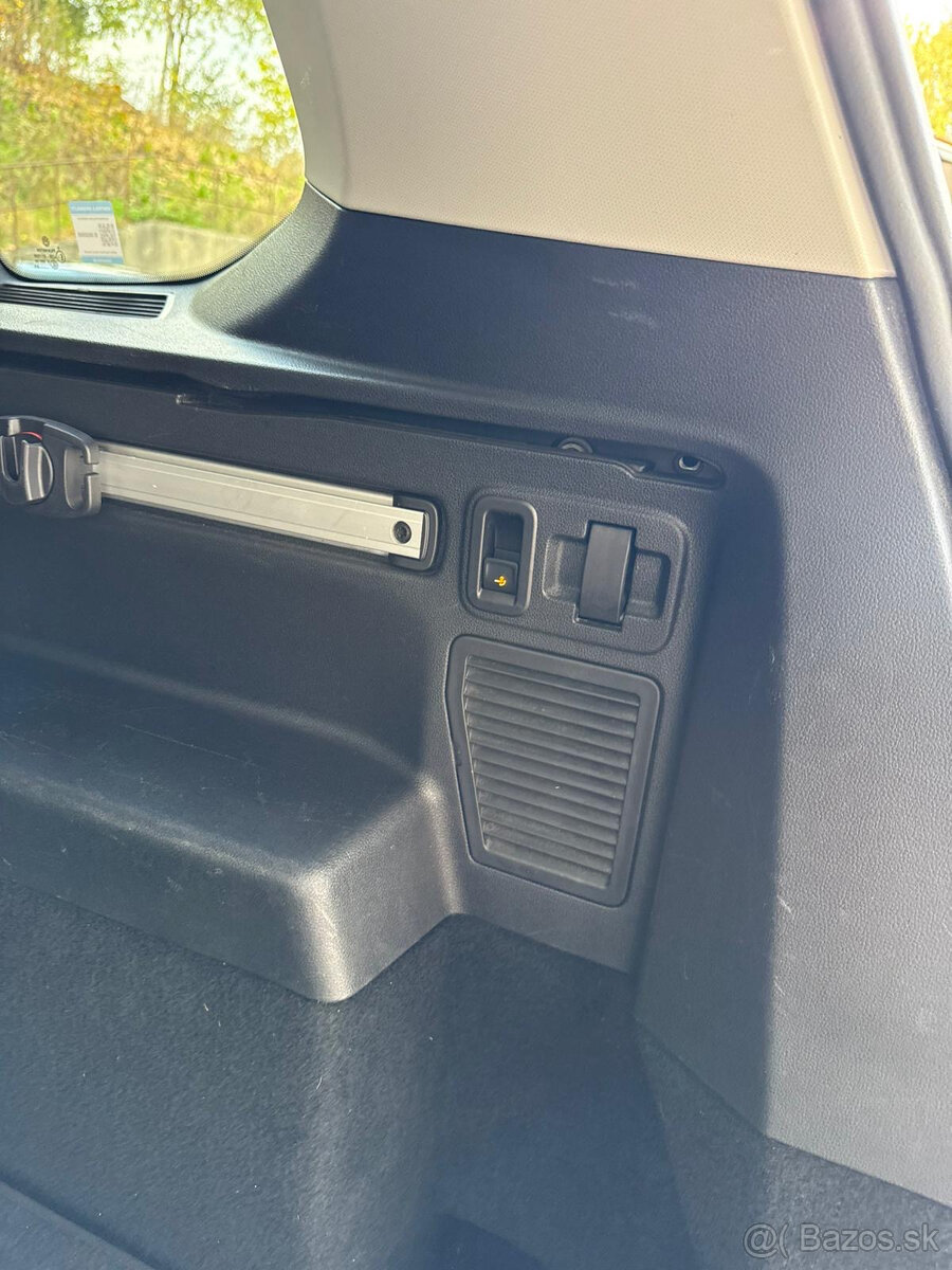 VW Touran 2.0 TDI,DSG, 7 miest - 16