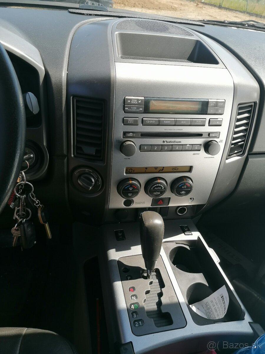 NISSAN TITAN V8 - 16