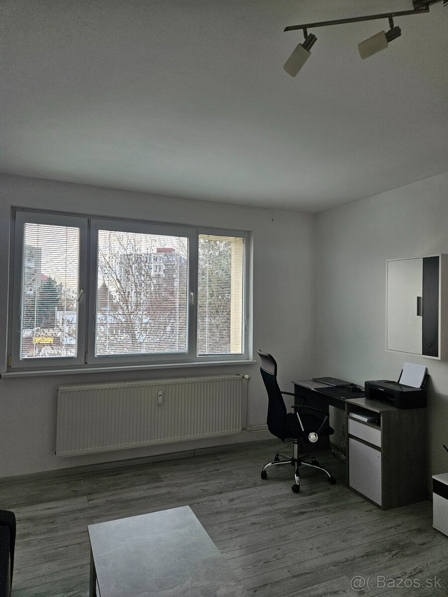 Na predaj zrekonštruovaný 2 izbový byt v Dubnici nad Váhom. - 16