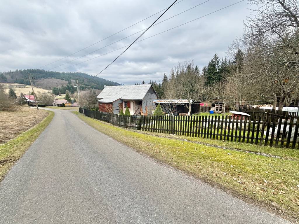 Predaj tradičnej chalupy v pokojnom prostredí na lazoch vo V - 16