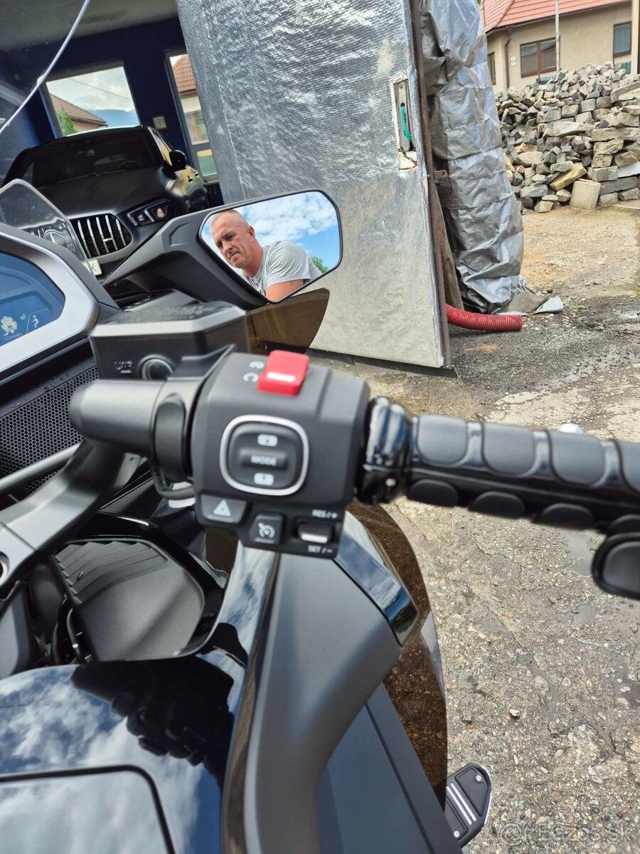 Honda Goldwing GL 1800 - 16