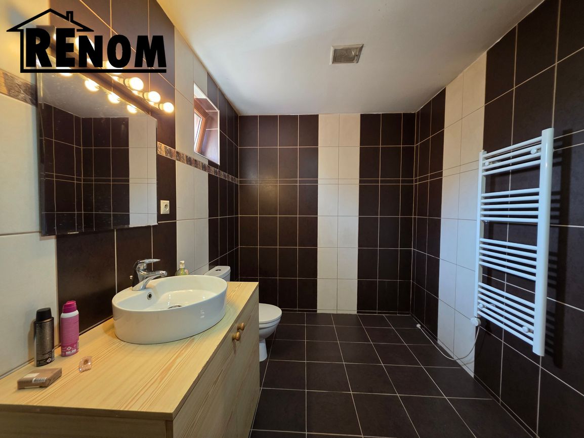 Zrekonštruovaný dom s bazénom a letnou kuchynkou - 16