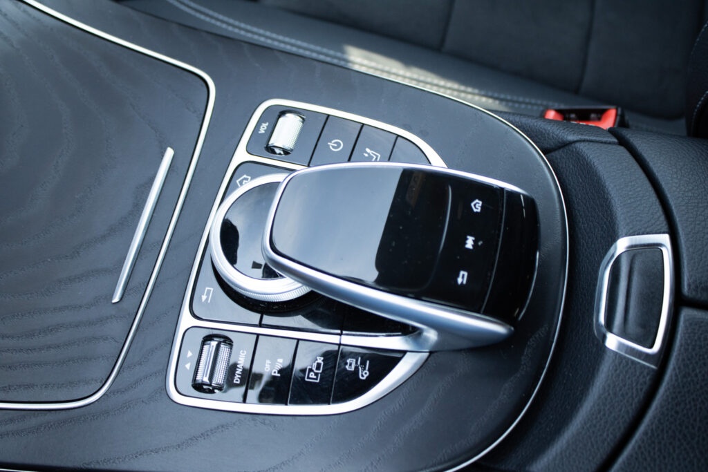 Mercedes Benz E 300 de T Avantgarde (2020) - 16