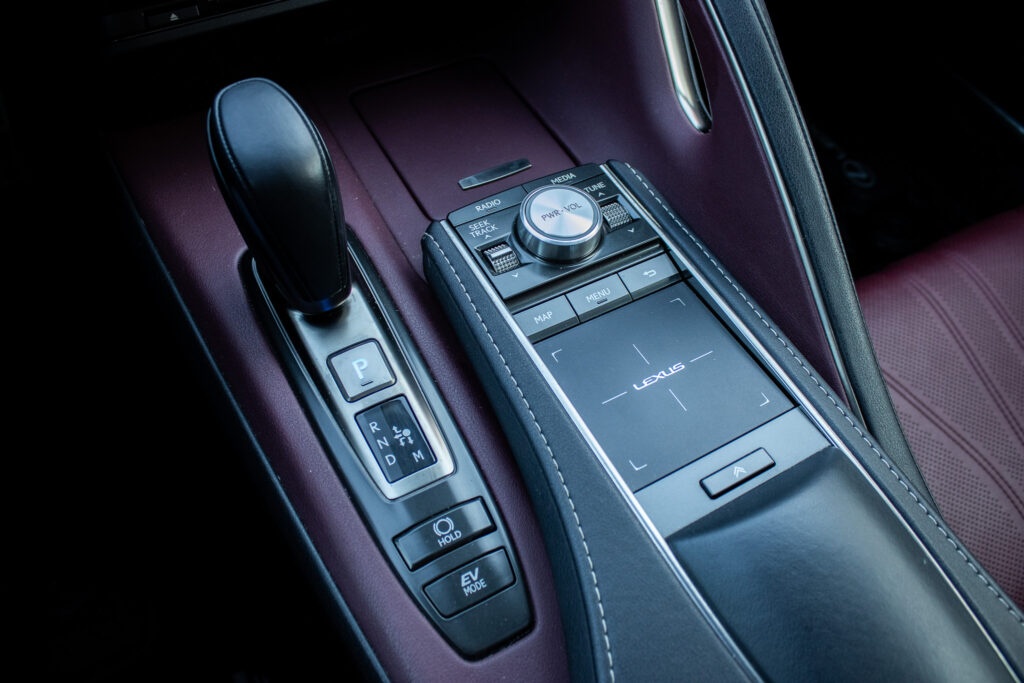 Lexus LC 500h, (2017) - 16