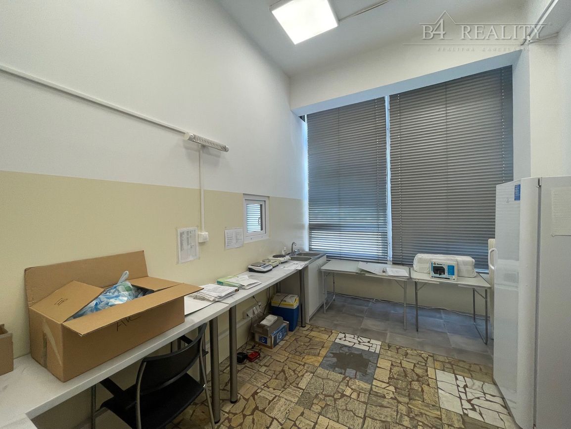 Komerčné priestory na prenájom, 131 m2, Piaristická ul., Tre - 16