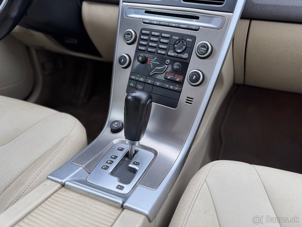 Volvo XC60 2.4D AWD Nová STK - 16