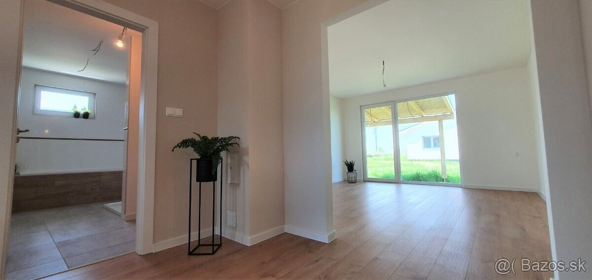 NA PREDAJ NOVOSTAVBA V ŽELIEZOVCIACH - 16