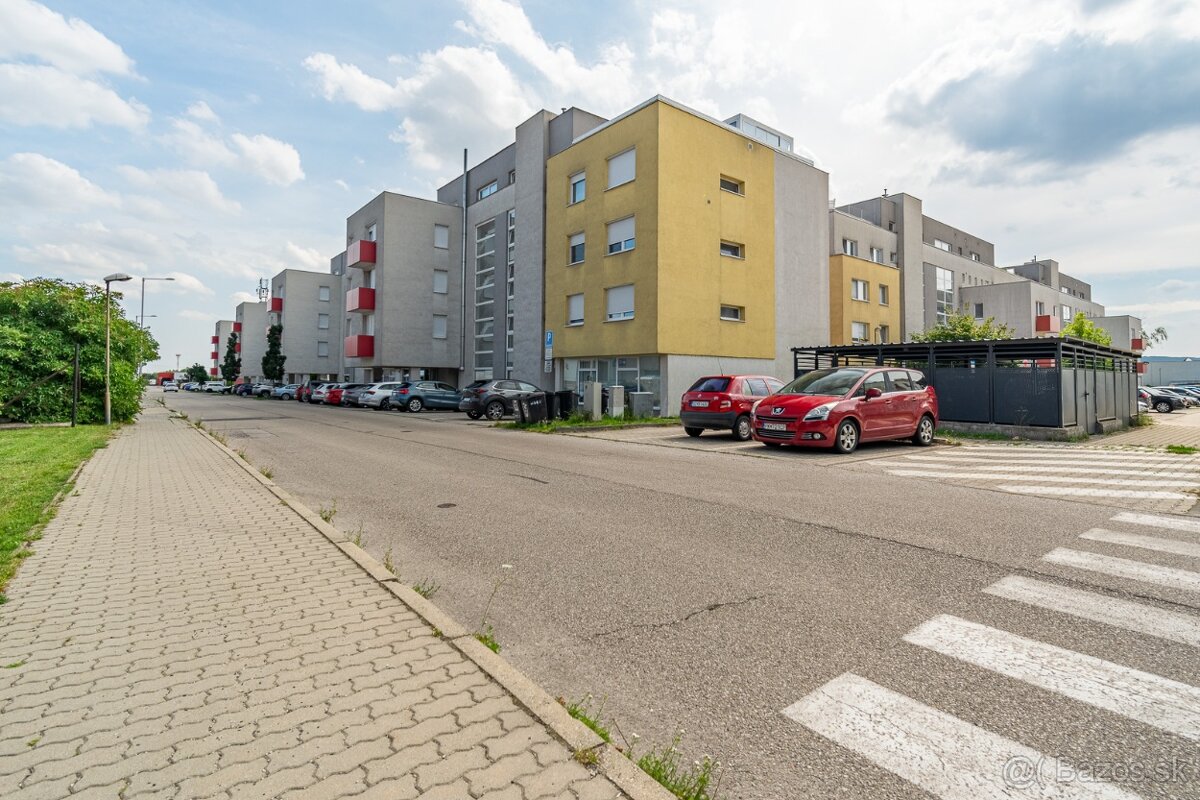 Na prenájom | 3 izbový byt s loggiou - Silvánová ul. - 16