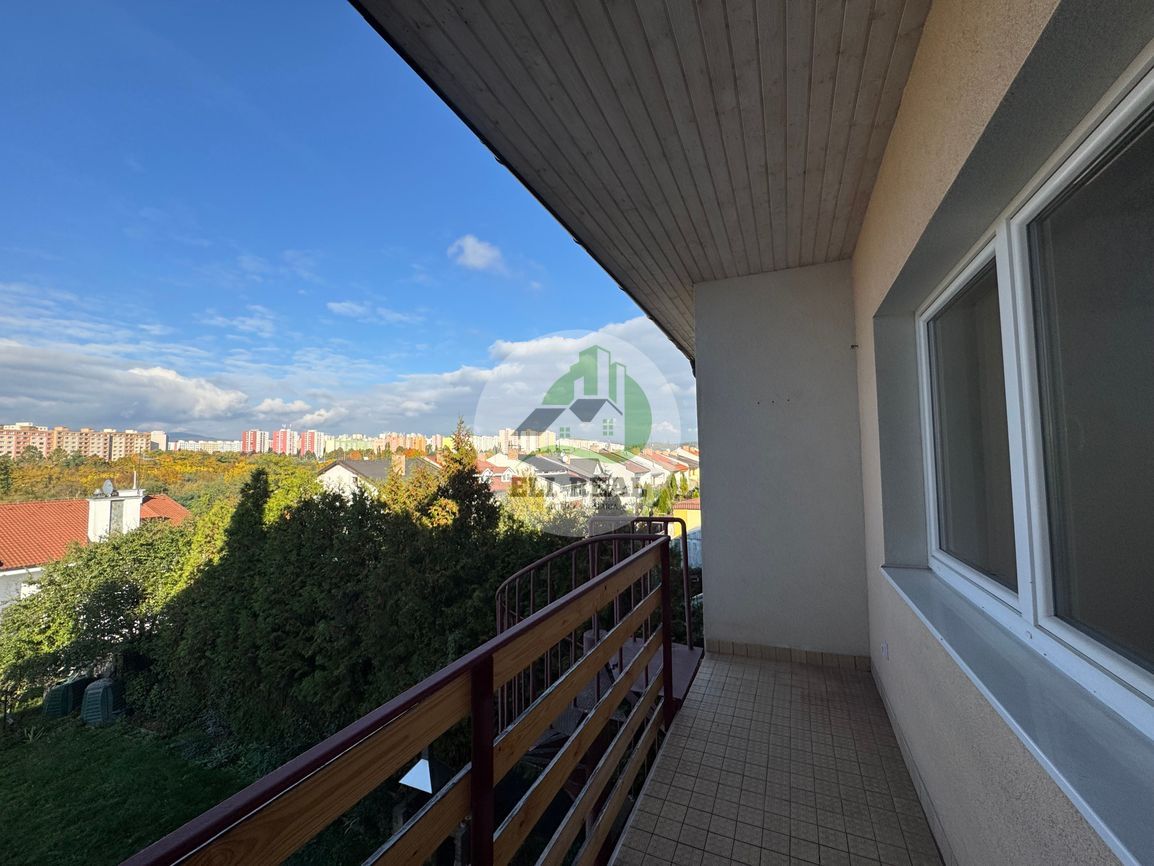 Prenájom priestranného mezonetového bytu s garážou a záhrado - 16